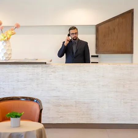 Donna Carmela ホテル 4*