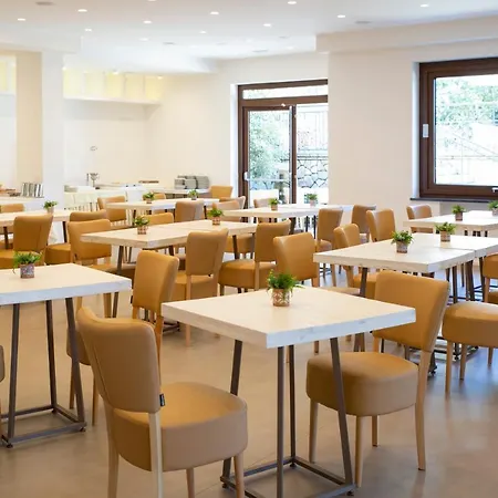 ホテル Donna Carmela 4*